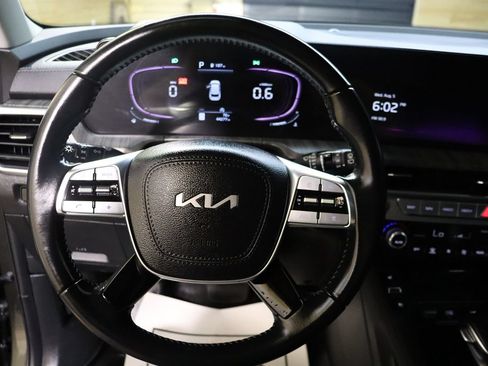 Used 2024 Kia Telluride EX w/ EX Captain's Chair Package FWD image 33