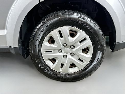 Used 2019 Dodge Journey SE FWD image 30