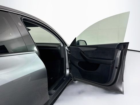 Used 2026 Tesla Model Y AWD image 32