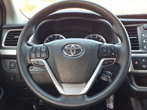Used 2019 Toyota Highlander LE image 22
