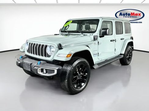Used 2024 Jeep Wrangler Unlimited Sahara w/ Technology Group AWD/4WD image 5