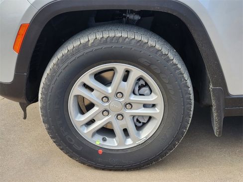 New 2025 Jeep Grand Cherokee Laredo w/ MOPAR Finishing Package image 7