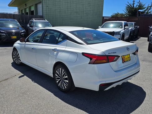 Used 2025 Nissan Altima 2.5 SV FWD image 3