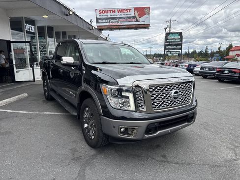 Used 2018 Nissan Titan Platinum Reserve w/ Platinum Utility Package AWD/4WD image 10