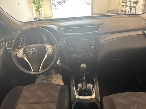 Used 2016 Nissan Rogue S w/ Appearance Package FWD image 7