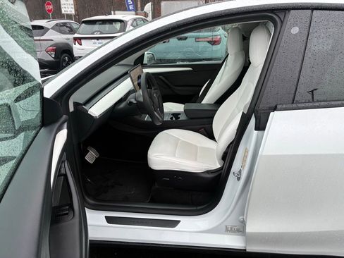 Used 2022 Tesla Model Y Performance image 20