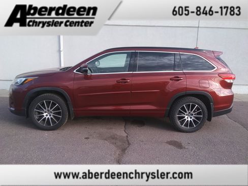 Used 2017 Toyota Highlander AWD V6 image 1