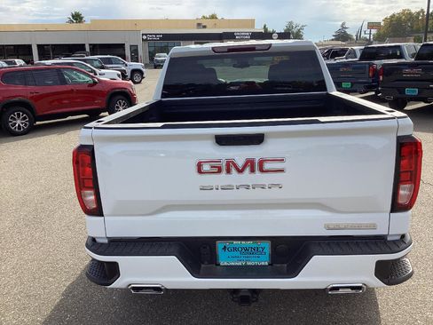 New 2025 GMC Sierra 1500 Elevation image 7