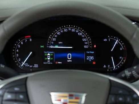 Used 2018 Cadillac XT5 Luxury w/ Driver Awareness Package AWD/4WD image 18