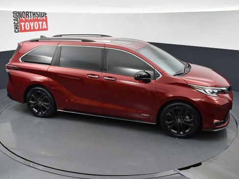 Used 2021 Toyota Sienna XSE FWD image 26