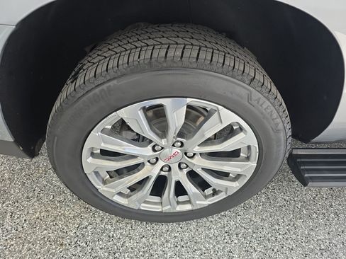 Used 2024 GMC Yukon XL Denali w/ Denali Reserve Package image 13