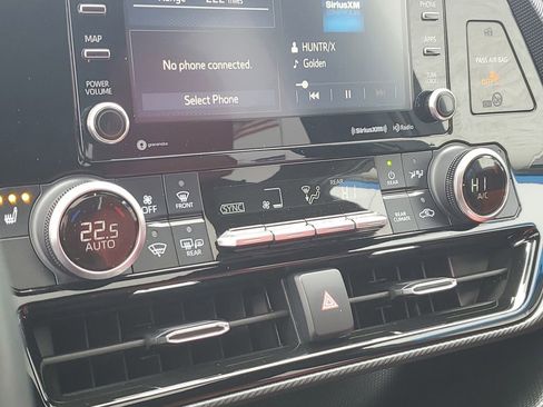 Used 2022 Toyota Highlander XSE image 16