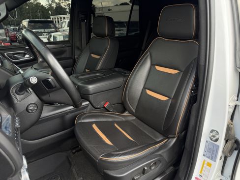 Used 2023 GMC Yukon AT4 w/ AT4 Premium Package AWD/4WD image 7