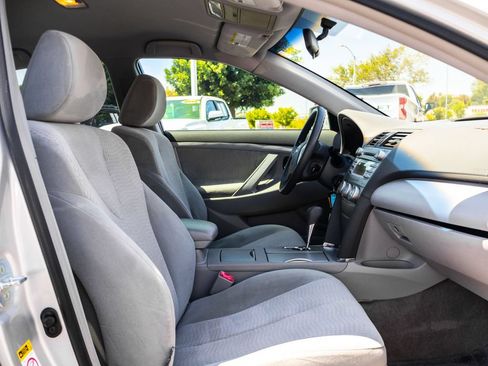 Used 2010 Toyota Camry LE FWD image 17