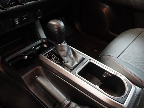 Used 2022 Toyota Tacoma SR5 AWD/4WD image 19