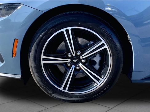 Used 2025 Ford Mustang Coupe RWD image 9