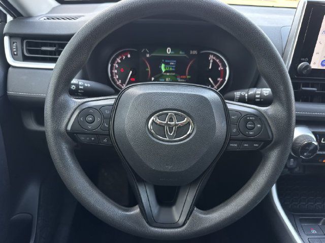 Used 2025 Toyota RAV4 XLE FWD image 13