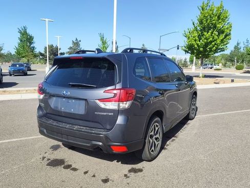 Used 2023 Subaru Forester Premium AWD/4WD image 3