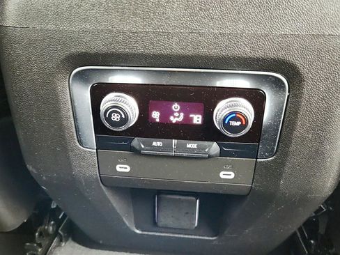Used 2024 GMC Yukon XL SLT RWD image 37