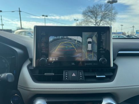 Used 2020 Toyota RAV4 Limited image 22