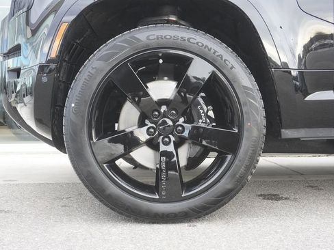 New 2026 Land Rover Defender 110 V8 image 34