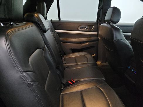 Used 2017 Ford Explorer XLT w/ Equipment Group 201A AWD/4WD image 19