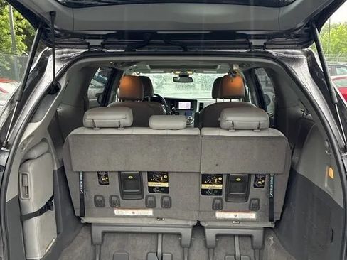 Used 2018 Toyota Sienna XLE w/ XLE Navigation Package FWD image 30