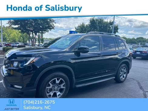 Used 2023 Honda Passport TrailSport image 1