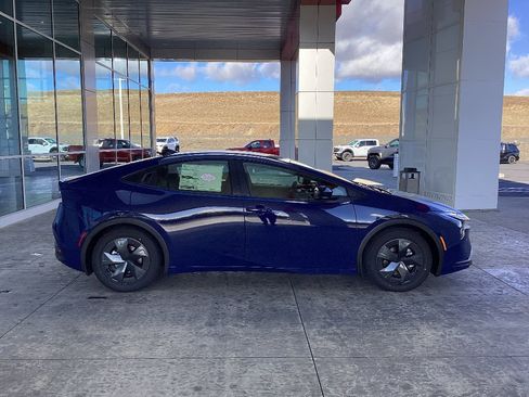 New 2026 Toyota Prius Plug-In Hybrid image 9