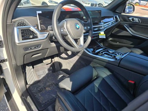 Certified 2025 BMW X5 xDrive50e w/ Premium Package image 8
