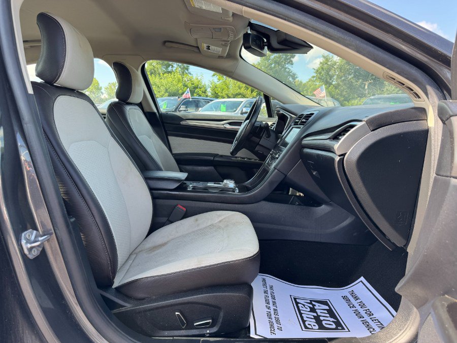 Used 2019 Ford Fusion SE w/ Equipment Group 151A FWD image 18