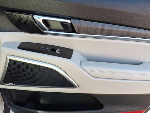 Used 2023 Kia Telluride EX w/ EX Captain's Chair Package image 10