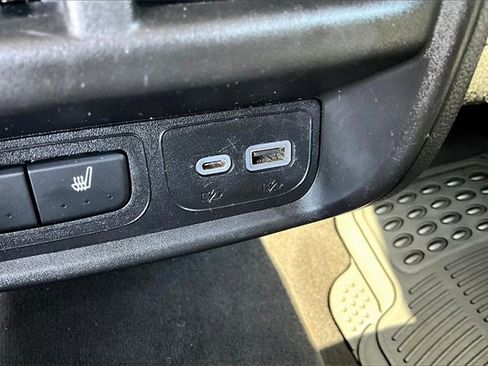 Used 2021 Cadillac XT4 Luxury w/ Cold Weather Package image 16