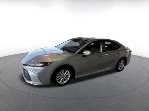 Used 2025 Toyota Camry LE image 8