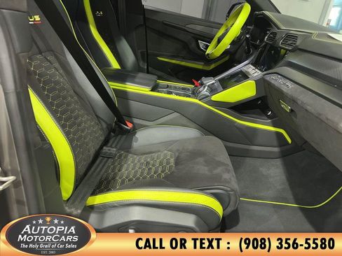 Used 2022 Lamborghini Urus AWD/4WD image 13
