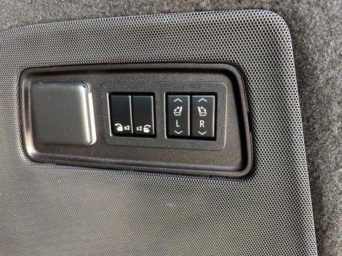 Used 2022 Cadillac Escalade ESV Sport Platinum image 55