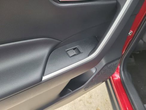 Used 2022 Toyota RAV4 XLE w/ Convenience Package image 10