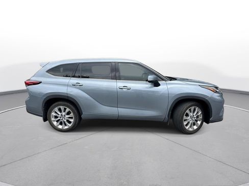 Used 2023 Toyota Highlander Limited FWD image 5