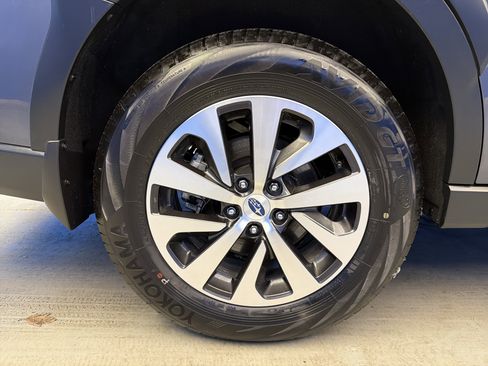 Used 2025 Subaru Outback Premium w/ Popular Package #1A image 9