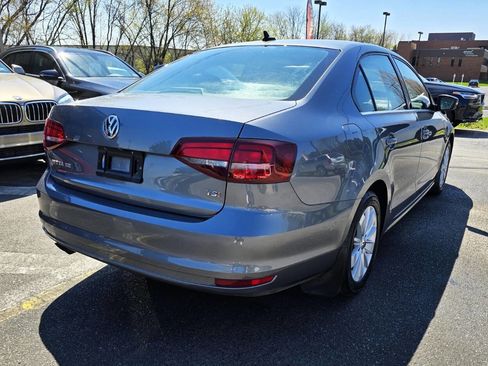 Used 2016 Volkswagen Jetta SE image 3