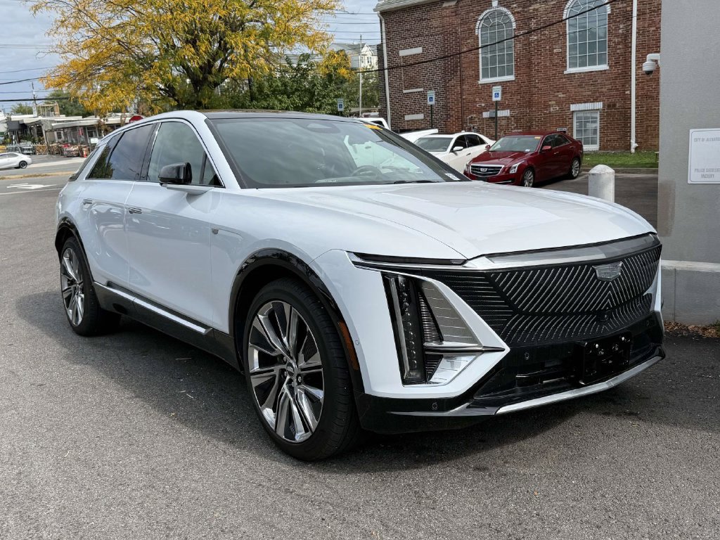 Used 2026 Cadillac Lyriq Signature Luxury w/ Nappa Leather Package AWD/4WD image 3