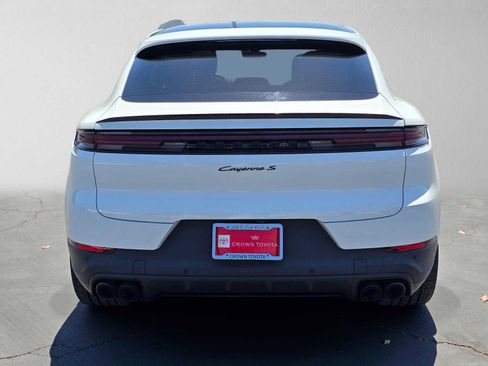 Used 2024 Porsche Cayenne S AWD/4WD image 4