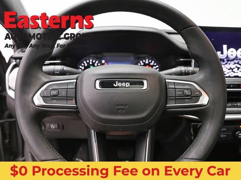 Used 2023 Jeep Compass Latitude w/ Sun and Sound Group AWD/4WD image 10