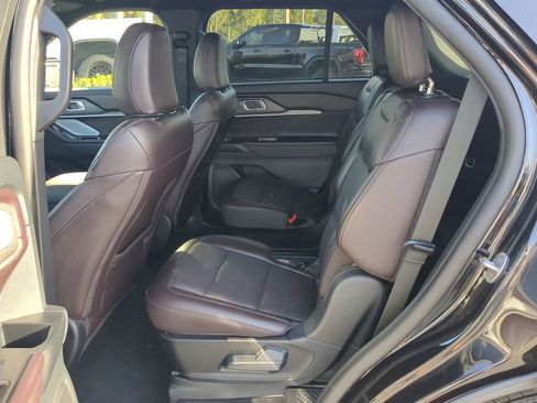 Used 2025 Ford Explorer Platinum image 14