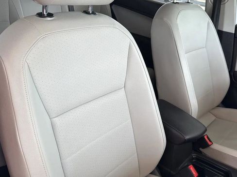 Used 2020 Volkswagen Tiguan SEL image 32