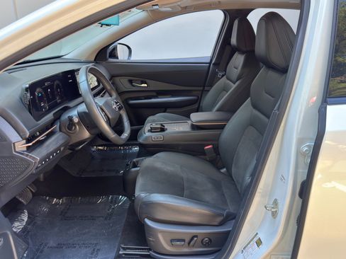 Used 2024 Nissan Ariya FWD image 16
