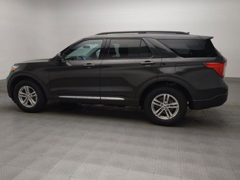 Used 2022 Ford Explorer XLT AWD/4WD image 3