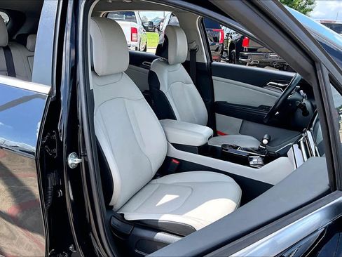 Used 2024 Kia Sportage EX image 9