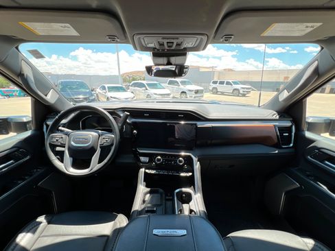 Used 2024 GMC Sierra 3500 Denali w/ Denali Reserve Package AWD/4WD image 9