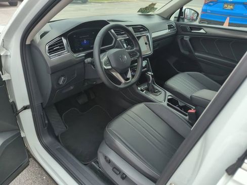 Used 2023 Volkswagen Tiguan SE image 10